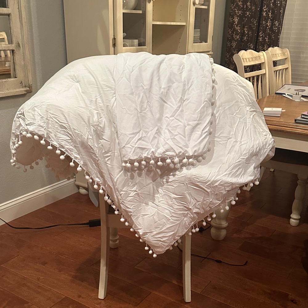 Amazon White Pom Pom Comforter